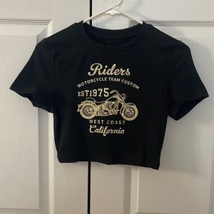 Black cropped t-shirt